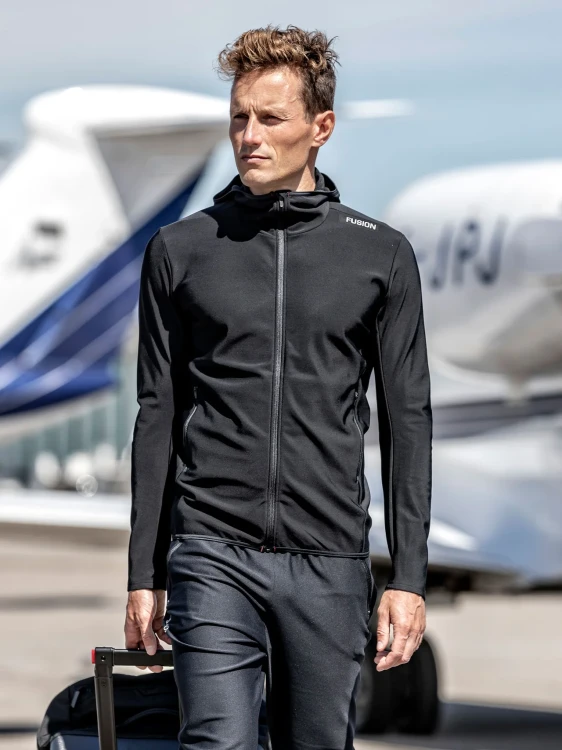 Mens-Recharge-Hoodie_0299_Black_4_v1-7006226.webp