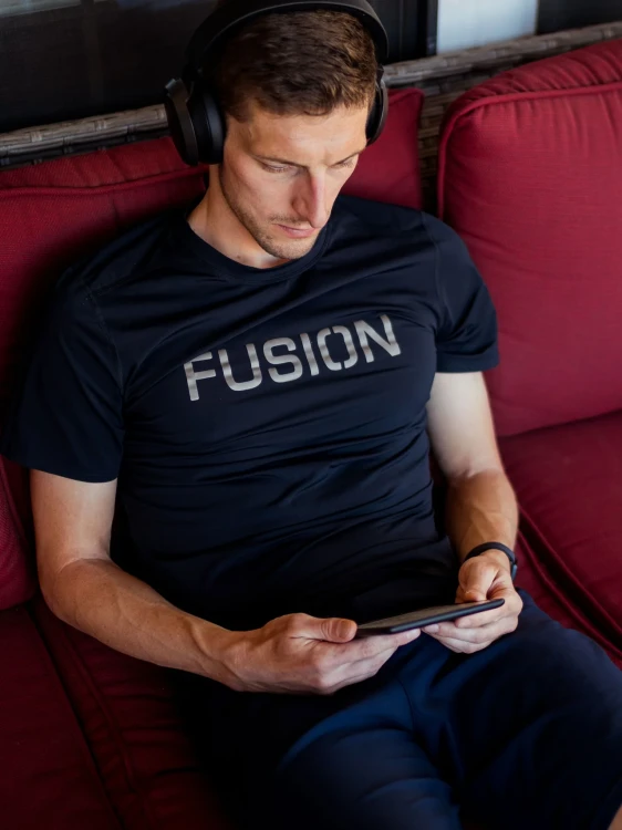 Mens-Recharge-T-shirt_1017_Black_3f_v2-4375688.webp