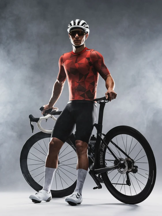 Tempo-bib-shorts_0175_Black_3_v1-7953254_d3ca1e3d-8664-46ac-b9cc-814d39fd1cbc.webp