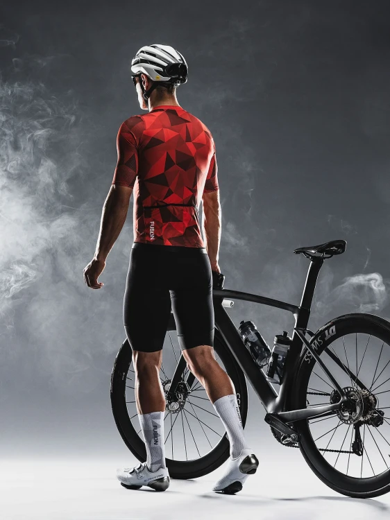 Tempo-bib-shorts_0175_Black_8_v1-7953253_399fd477-4139-4d5a-8b61-1f204220fea1.webp