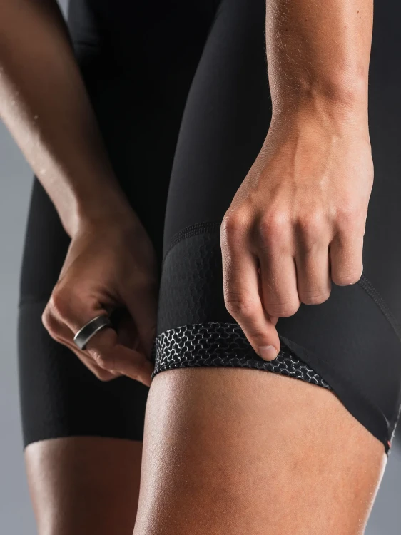 Womens-Tempo-bib-shorts_1027_Black_7_v2-9636616.webp