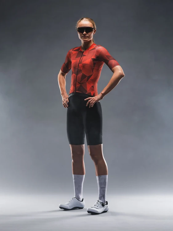 Womens-Tempo-bib-shorts_1027_Black_4_v1-9636610.webp