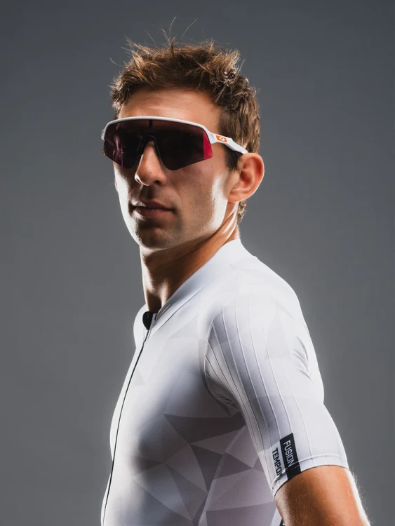 Mens-tempo-road-race-suit_0229_White-grey_4_v1-10962350_4a0e8f69-f642-4354-8966-e8998eb3a95c.webp