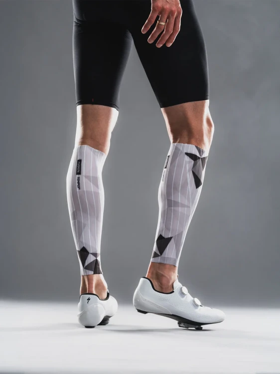 TEMPO-Pro-Calf-Sleeves_1273_Carbon_3_v1-11191004.webp