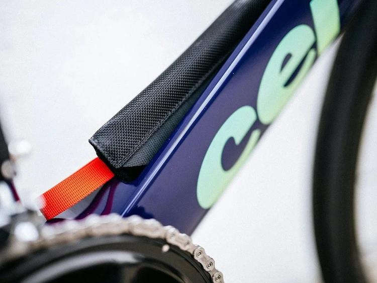 big_cervelo-p-105-di2-time-trial-triathlon-bike-deep-dahlia-2025-3-.webp