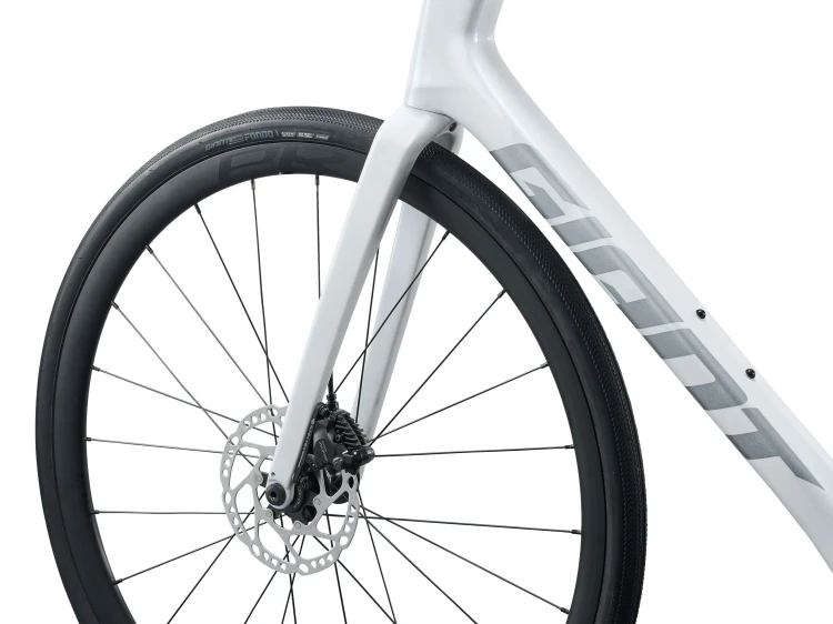 MY27DefyAdvanced2_ColorAPearlWhite-D2.webp