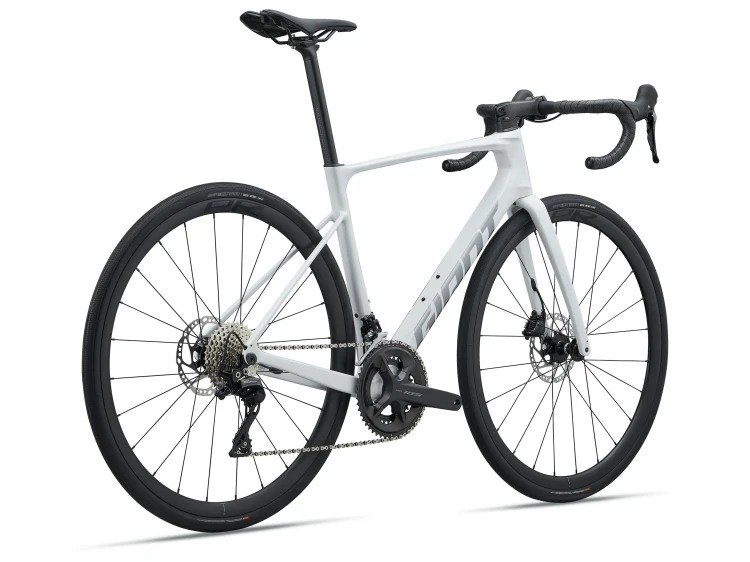 MY27DefyAdvanced2_ColorAPearlWhite-Rear.webp