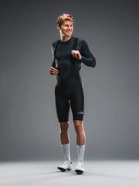 Technical-Merino-150-Baselayer-LS_1185_Dark-Grey_5_v2-11471046.webp